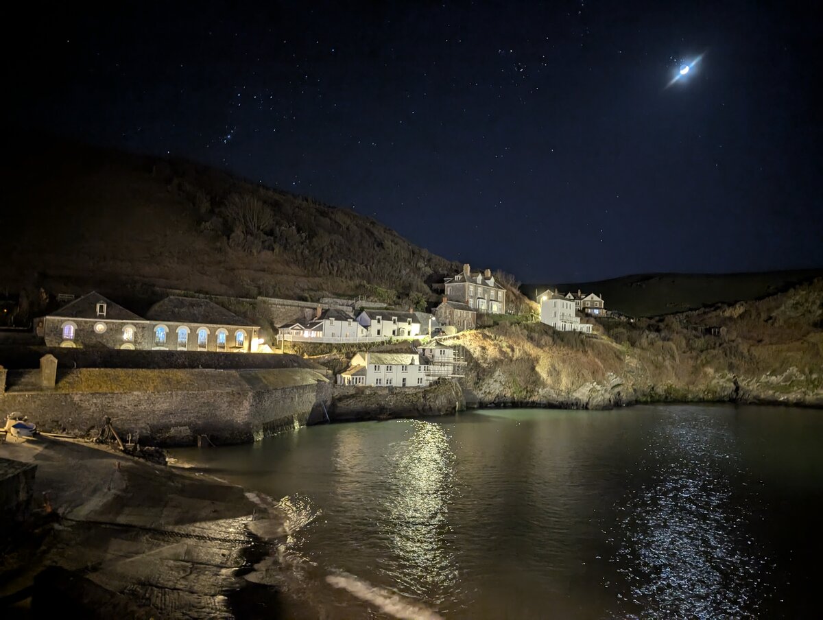 Port Isaac harbour at night